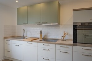 Kühlschrank, Ofen, Herdplatte, Geschirrspüler