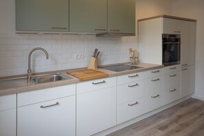 Fridge, oven, stovetop, dishwasher - Vacation apartment meer.pause. in the heart of Grömitz (Grömitz)