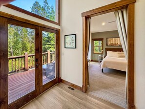 3 camere, una scrivania, ferro/asse da stiro, culla da viaggio