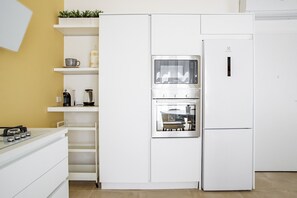 Frigorifero, microonde, forno, lavastoviglie