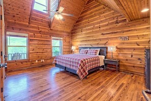 3 bedrooms, desk, iron/ironing board, free WiFi - Twilight Moon  by Chatuge Home Concierge<br> Hot Tub, Fire pit & Pool Table, mountain view (Hiawassee)