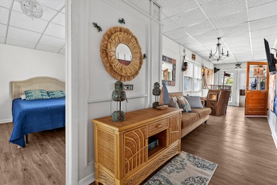 Private Home only 500 feet from the beach Oceanside!