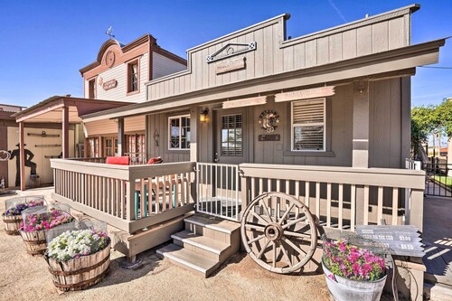 Western-Style Family Home: 15 Mi to Lake Pleasant