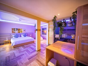6 bedrooms, in-room safe, desk, iron/ironing board