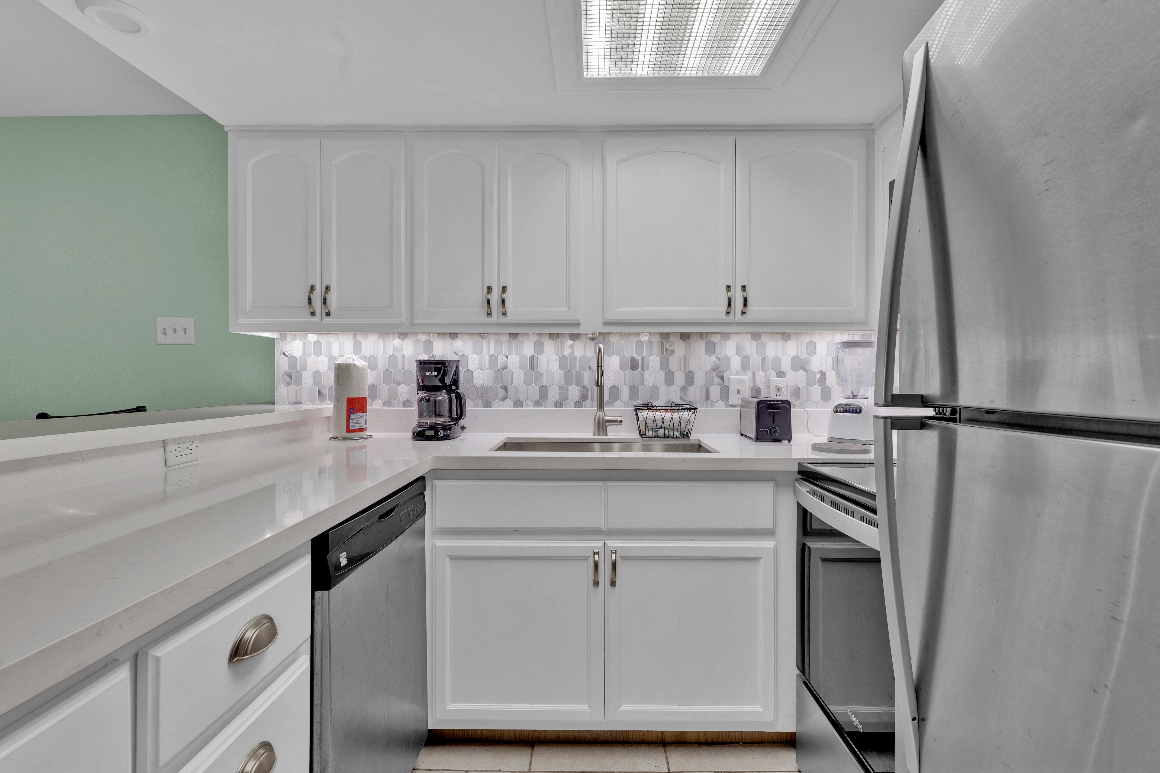 冰箱、微波炉、茶具/咖啡用具、烤面包机