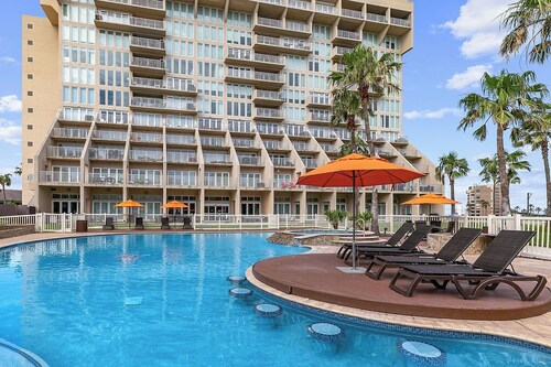 Charming Condo in a Beach Front Resort