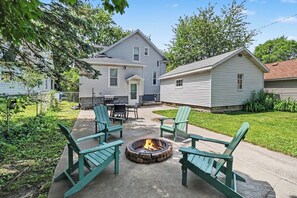 Terrace/patio - A Place for Paws - 3 Bedroom/2 Bath, Pet Friendly home in Downtown Ludington! (Ludington)