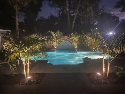 La Maison Musique, Romantic French pool Villa, Downtown Mt. Dora, sleeps 12,pets