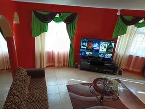 TV - Beautiful rental-5mins to beaches, restaurant, shops & bar (Montego Bay)