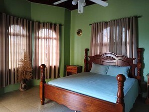 3 bedrooms, WiFi - Beautiful rental-5mins to beaches, restaurant, shops & bar (Montego Bay)