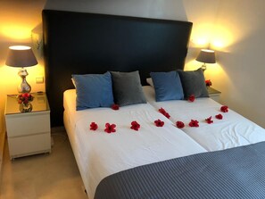 Bügeleisen/Bügelbrett, Reisekinderbett, kostenloses WLAN, Bettwäsche