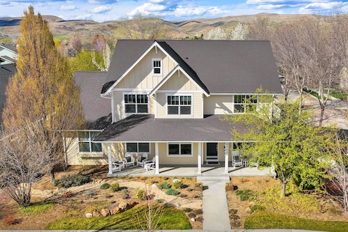 The Hearth Luxury Home Gym Access, Seasonal Pool