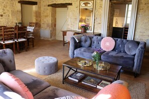 Smart-TV, peis, DVD-spiller og fotballspill