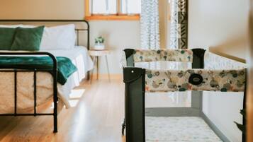 6 bedrooms, desk, iron/ironing board, travel cot