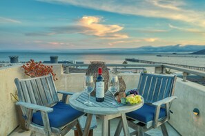 Outdoor dining - Retreat to Avila Beach Luxe, short stroll to ocean (Avila Beach)