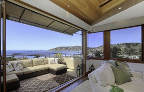 Interior - Retreat to Avila Beach Luxe, short stroll to ocean (Avila Beach)