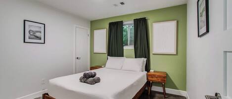 4 عدّة غرف نوم ومكواة/لوح كي وواي فاي وملاءات أسرّة