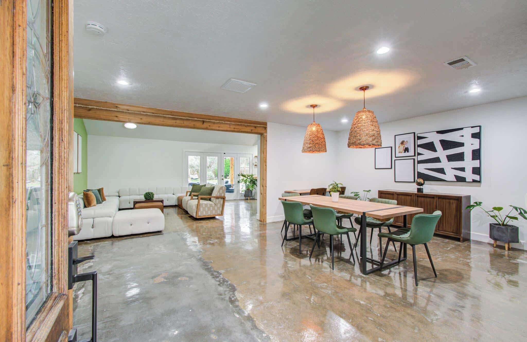 Rustic Modern Escape | 4-bd/2-ba With Pool & Patio - Sugar Land, TX