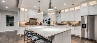 Valley Vista Luxury Retreat w Pool, Cinema, Games