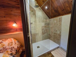 Badewanne, Haartrockner, Bidet, Handtücher