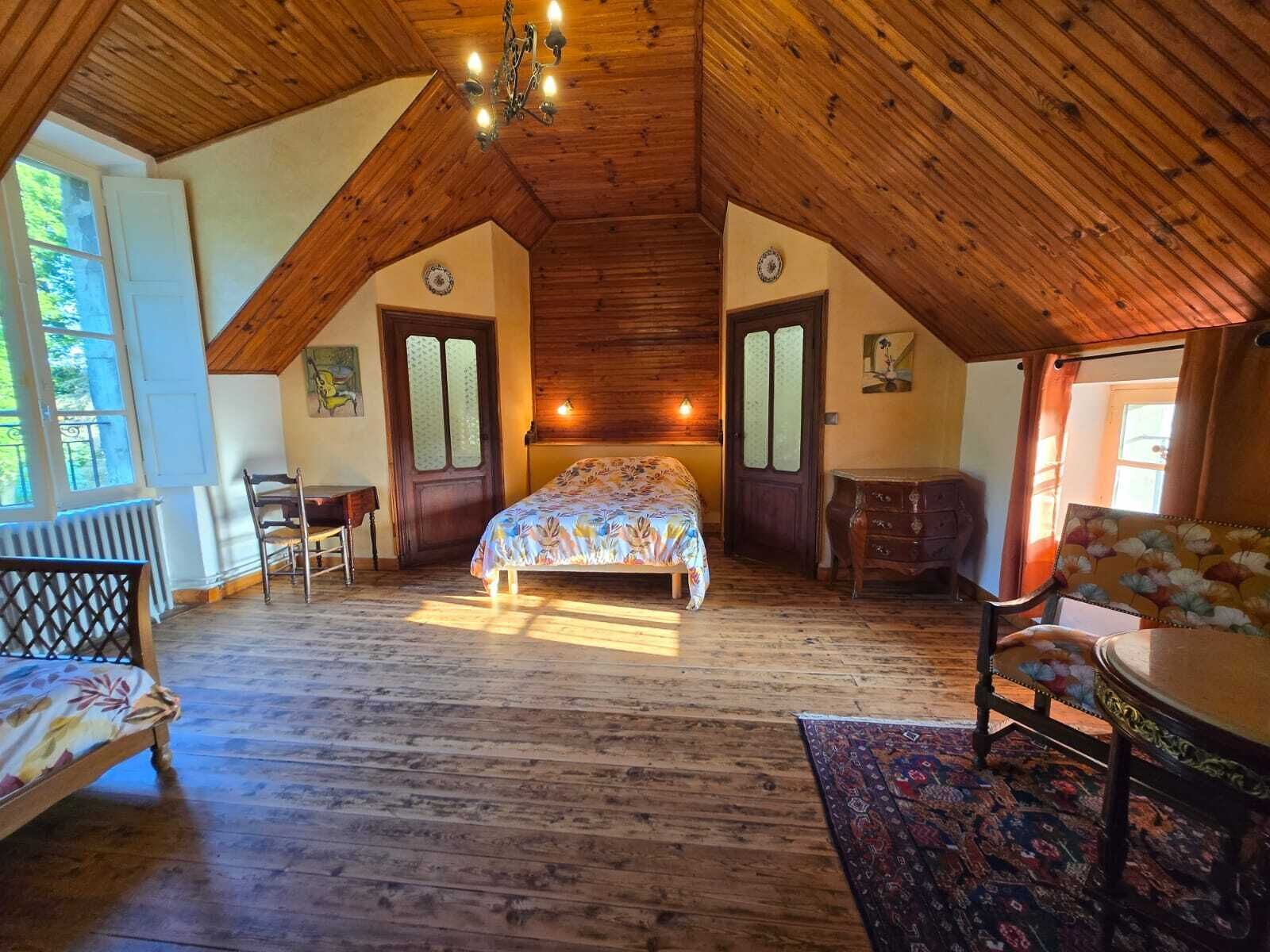 8 bedrooms, iron/ironing board, travel cot, free WiFi