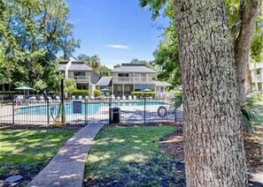 Pool - 301 Tennismaster - You are only a short walk away from sand in your toes! (Hilton Head Island)