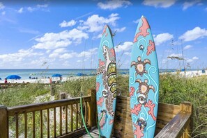 On the beach - Perfect Small Family Vacation - Free round of Golf & Activities Every Day! (Panama City Beach)