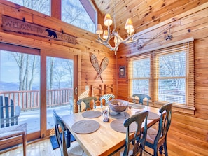 Dining - 3 Bedroom, Beautiful Mountain Views, Wireless Internet, Located behind MVCC (MAGGIE VALLEY)