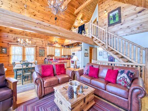 Fernseher, Kamin, DVD-Player, Bücher