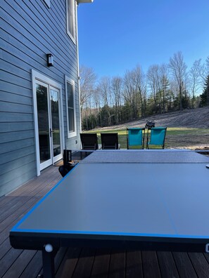 Outdoor dining - Magnificent Modern Farmhouse (Mountain Dale)