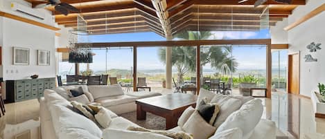 テレビ、書斎 / ワークスペース