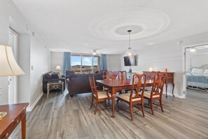 Apartamento, 4 habitaciones | Restauración