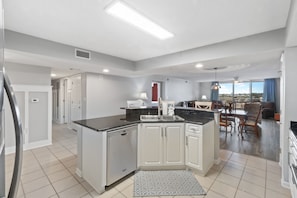 Appart'hôtel, 4 chambres | Cuisine privée | Réfrigérateur, four, cafetière/bouilloire, grille-pain
