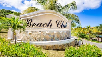 Condo, 3 Bedrooms | Property grounds