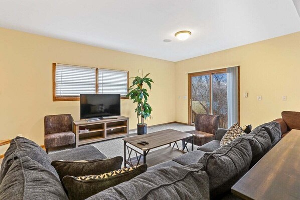 TV, fireplace - Twin Lakes Dog Friendly Home |Wooded Backyard |Balcony |Short Drive to Alpine & Wilmot Ski Resorts (Twin Lakes)