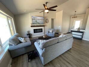 Smart TV, chimenea y futbolito 