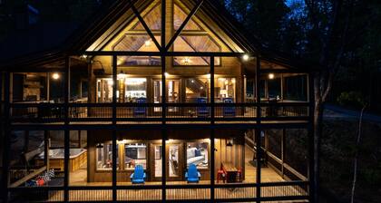 Luxury Cabin w/ Hot Tub, FP, all king beds, covered decks & Mountain Views!