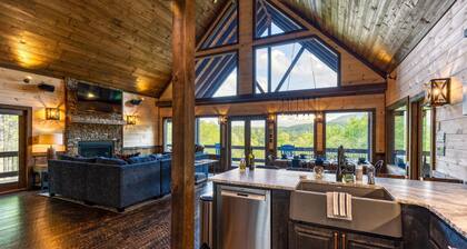 Luxury Cabin w/ Hot Tub, FP, all king beds & covered decks – Near Wineries!