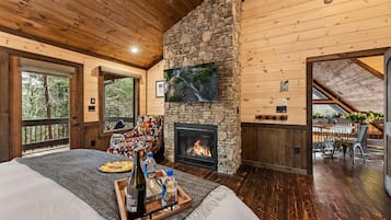 4 bedrooms, desk, iron/ironing board, travel crib