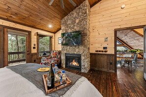 4 chambres, bureau, fer et planche à repasser, lit parapluie