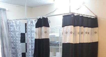 5 Studio with queen bed & bathroom - 10 min to beach & town