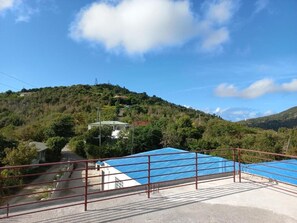 Property grounds - 5 Studio with queen bed & bathroom - 10 min to beach & town (Tortola)