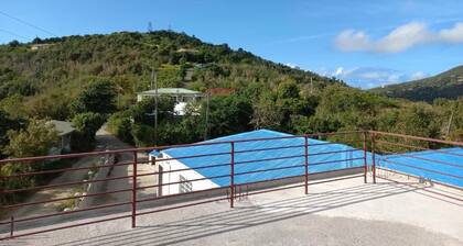 5 Studio with queen bed & bathroom - 10 min to beach & town