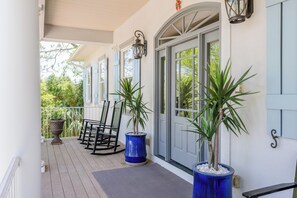Terrace/patio - High Tide - BREATHTAKING Marsh and Ocean Views! Private Pool, Fire Pit (Saint Simons Island)