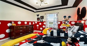 7 bedrooms, iron/ironing board, WiFi, bed sheets - Last Minute Disney! Private Pool, Hot Tub, Game Room & Themed Bedrooms. Book Now! #56671 (Orlando)