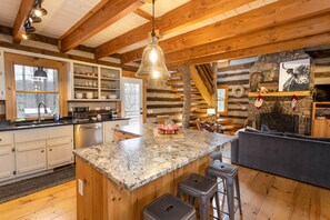 المنشأة من الداخل