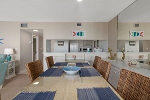 Dining - Mariner Pointe 323: Spacious & Welcoming Condo! (Sanibel)