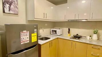 Fridge, microwave, stovetop, electric kettle