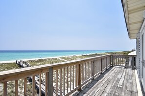 Property grounds - Big Daddy's Cottage-Gulf Front Private Home Sleeps 22 (Navarre)