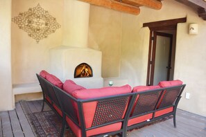 Terrace/patio - Adobe de Feliz is a Charming 2 BR Condo just a short walk to Taos Plaza (Taos Town)
